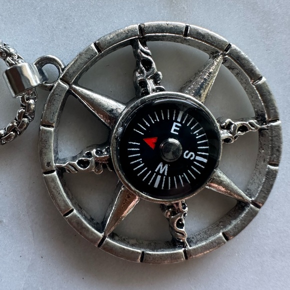 REAL working Compass Pendant Necklace, in GIFT BOX Casual Leisure Fashion - Picture 16 of 16